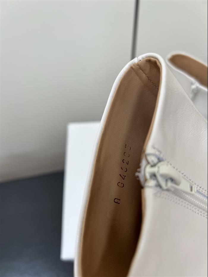 20251128174331182 390